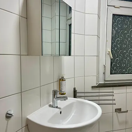 Raha - Ihr Komfortables Zuhause - Garten - Vollausstattung - Balkon - Parkplatz Apartment