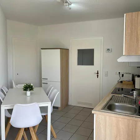 Raha - Ihr Komfortables Zuhause - Garten - Vollausstattung - Balkon - Parkplatz Apartment